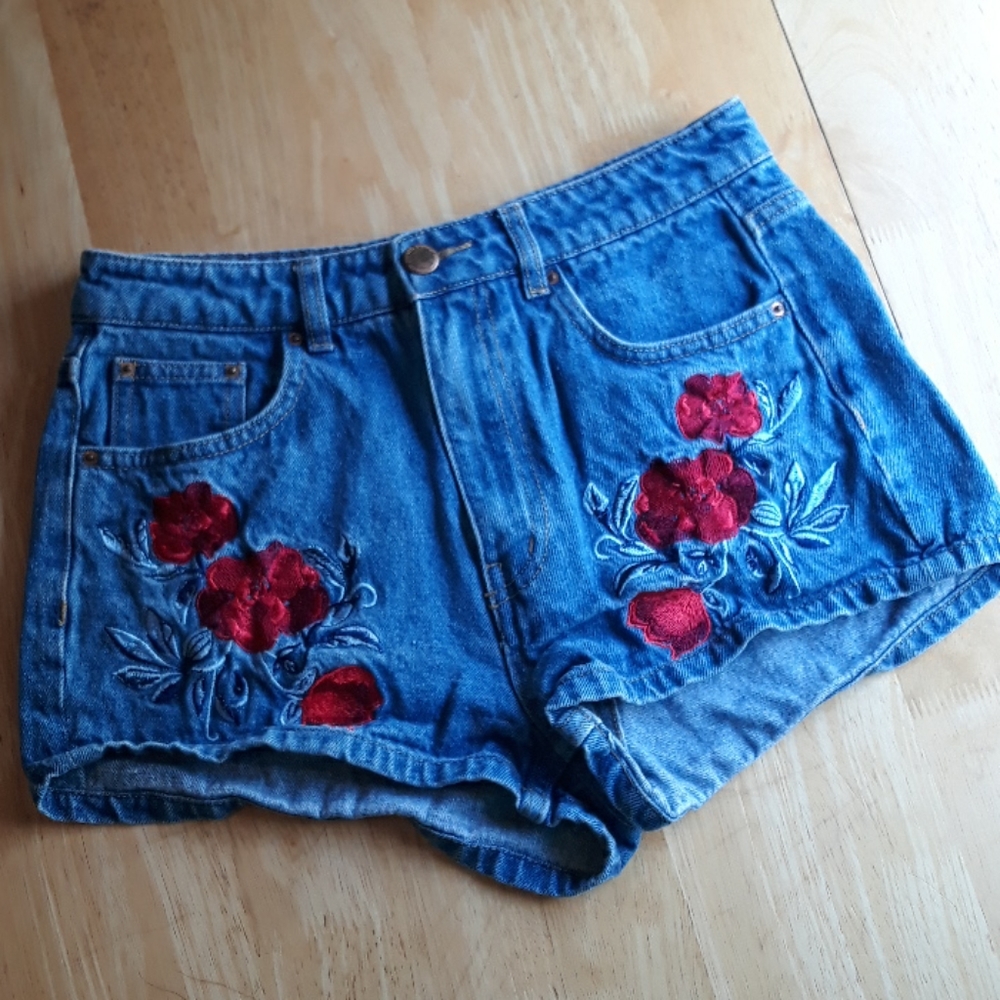H&M Coachella Floral embroidered shorts